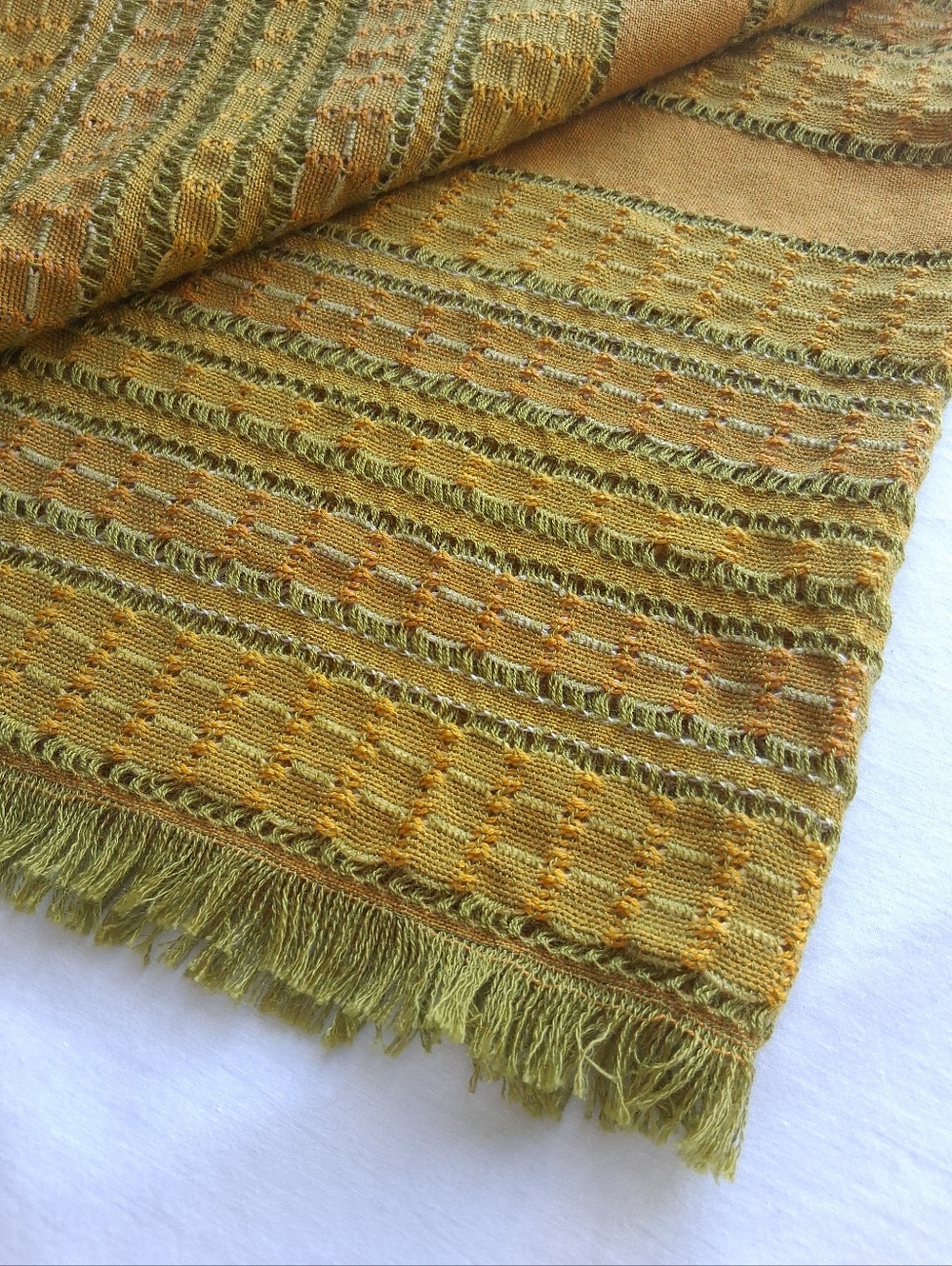 Vintage Tablecloth or Throw Woven Fringed Green Yellow & Orange Square retro 70s - Picture 6 of 12